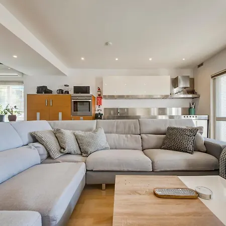 Elegant & Cosy 3br In Peaceful Area Of By 360 Estates