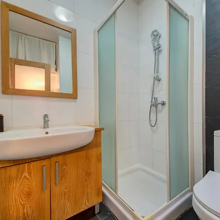 Elegant & Cosy 3br In Peaceful Area Of By 360 Estates *
