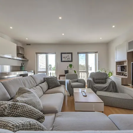 Elegant & Cosy 3br In Peaceful Area Of By 360 Estates